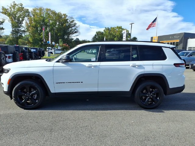 Used 2024 Jeep Grand Cherokee L Laredo AWD/4WD image 10