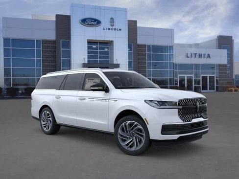 New 2026 Lincoln Navigator L Reserve AWD/4WD image 7