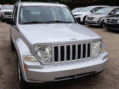 Used 2009 Jeep Liberty Rocky Mountain AWD/4WD image 2