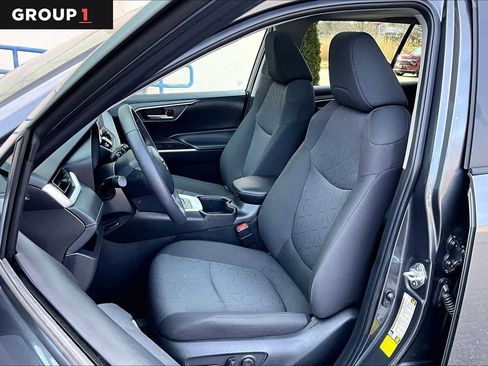 Used 2024 Toyota RAV4 XLE w/ Convenience Package image 9