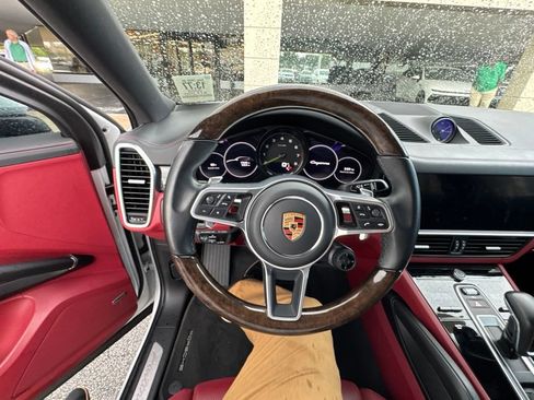 Used 2023 Porsche Cayenne Coupe AWD/4WD image 37