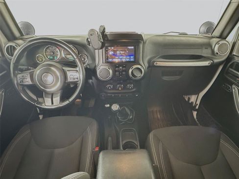 Used 2015 Jeep Wrangler Unlimited Sahara w/ Connectivity Group AWD/4WD image 27