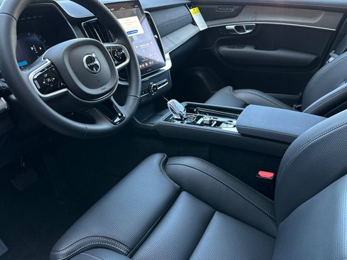 New 2025 Volvo XC90 B6 Ultra w/ Lounge Package image 9