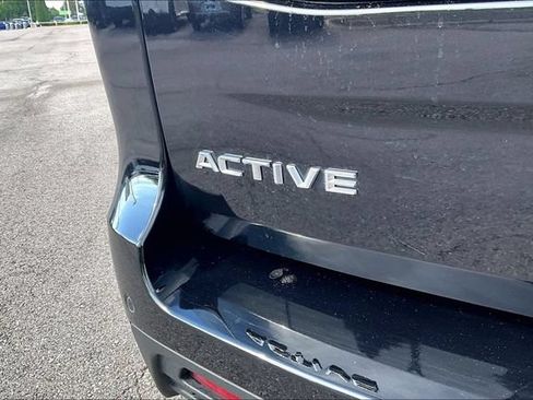 Used 2025 Ford Expedition Active AWD/4WD image 8