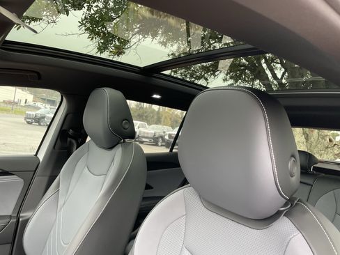 New 2026 Volkswagen Tiguan SE R-Line image 16