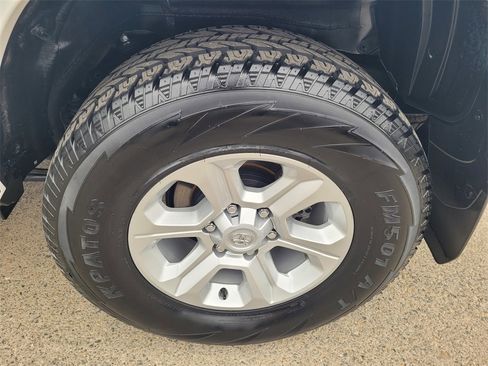 Used 2024 Toyota 4Runner SR5 image 27