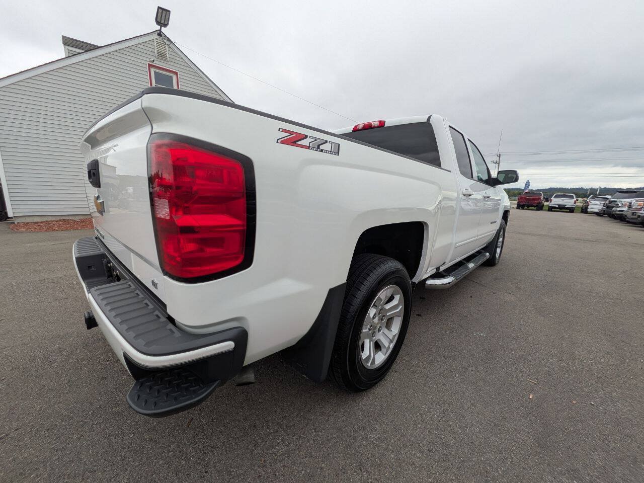 Used 2018 Chevrolet Silverado 1500 LT w/ All Star Edition AWD/4WD image 10