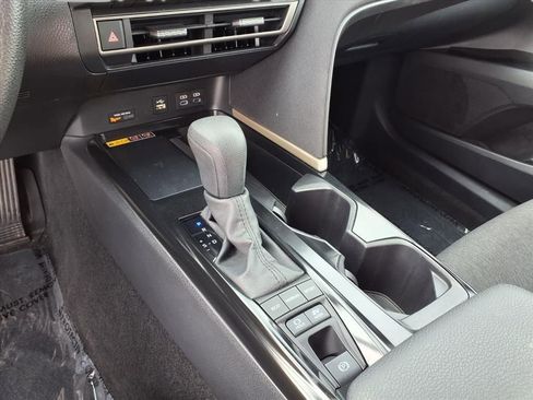 Used 2025 Toyota Camry XLE image 9