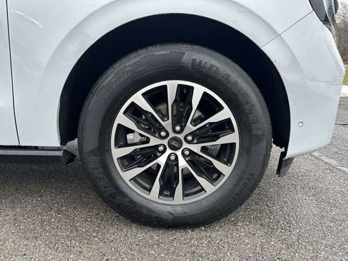 Used 2025 Ford Expedition Platinum image 21