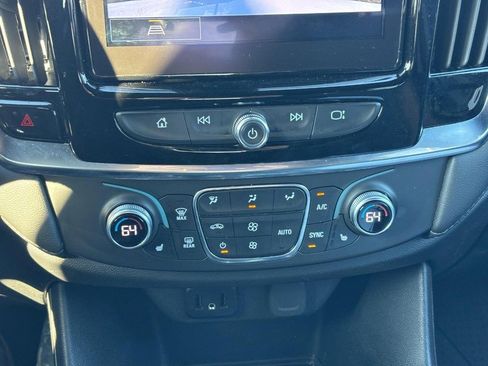 Used 2023 Chevrolet Traverse LT image 24