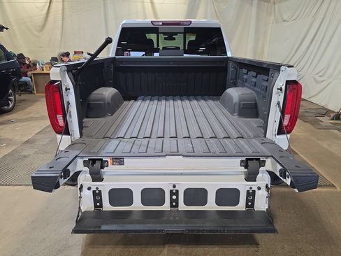 Used 2021 GMC Sierra 1500 SLT w/ SLT Convenience Package AWD/4WD image 21