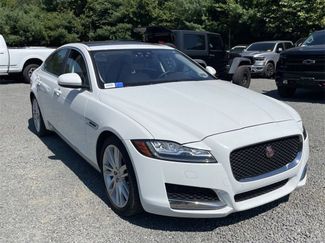 Used 2017 Jaguar XF Prestige image 1