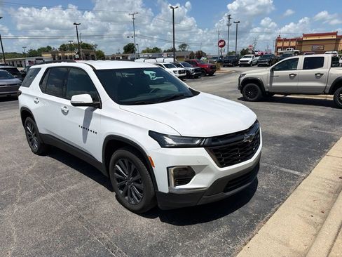 Used 2023 Chevrolet Traverse RS w/ LPO, Floor Liner Package FWD image 2