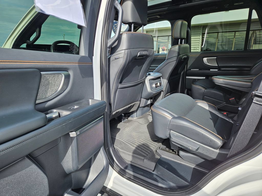 Used 2025 Ford Expedition Tremor AWD/4WD image 16