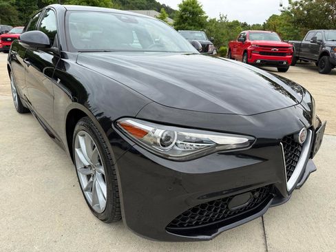 Used 2023 Alfa Romeo Giulia Ti AWD/4WD image 7