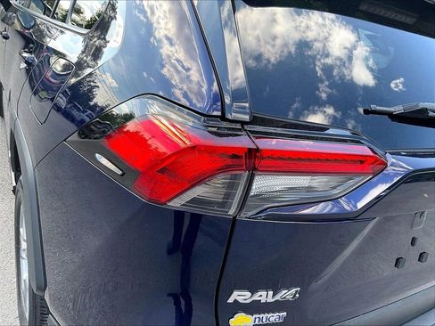 Used 2022 Toyota RAV4 XLE AWD/4WD image 32