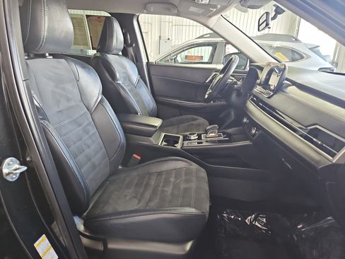 Used 2023 Mitsubishi Outlander SE AWD/4WD image 9