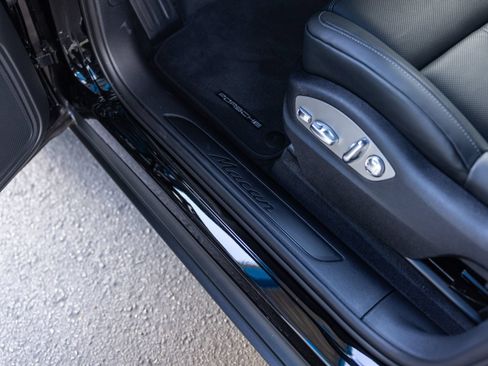 Certified 2026 Porsche Macan AWD/4WD image 38