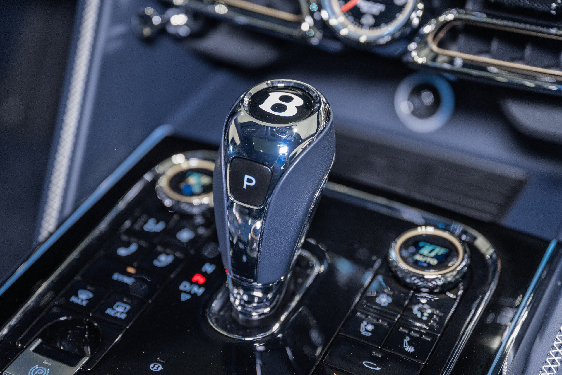Used 2024 Bentley Flying Spur V8 AWD/4WD image 48