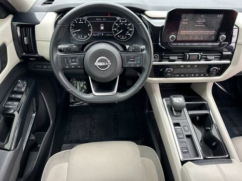 Used 2022 Nissan Pathfinder SV FWD image 13