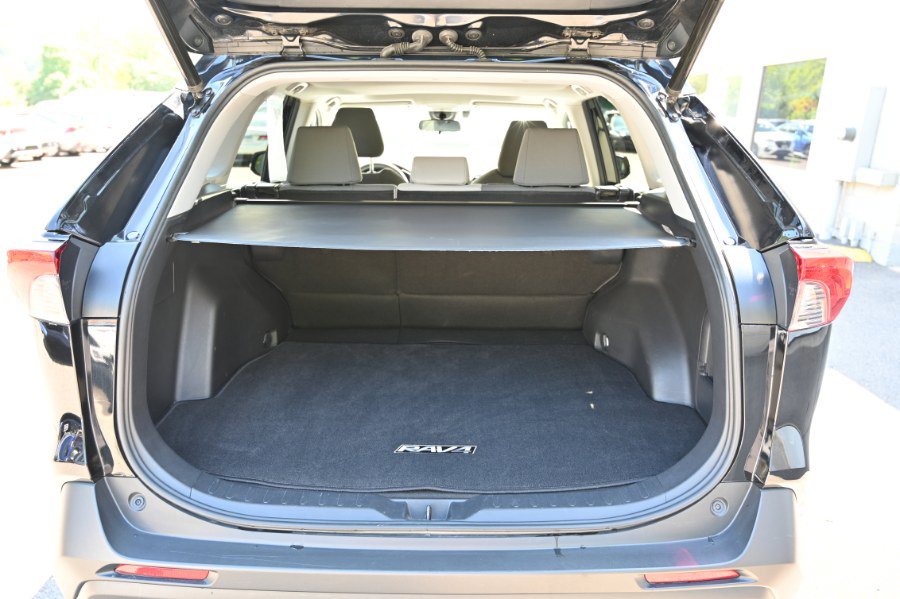 Used 2019 Toyota RAV4 XLE AWD/4WD image 19