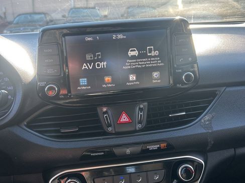 Used 2018 Hyundai Elantra GT image 5