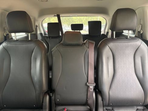 Used 2026 Kia Carnival FWD image 40