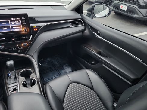 Certified 2022 Toyota Camry SE w/ Convenience Package image 12