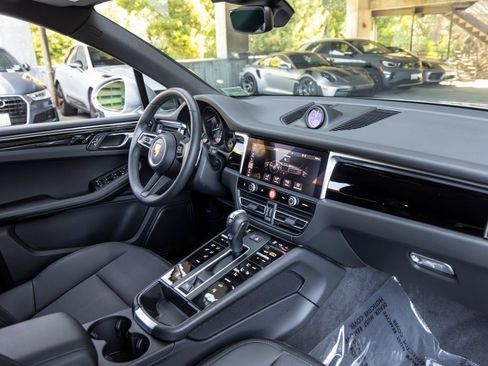 Certified 2026 Porsche Macan AWD/4WD image 61