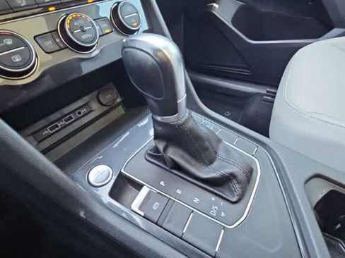 Used 2018 Volkswagen Tiguan SEL FWD image 26