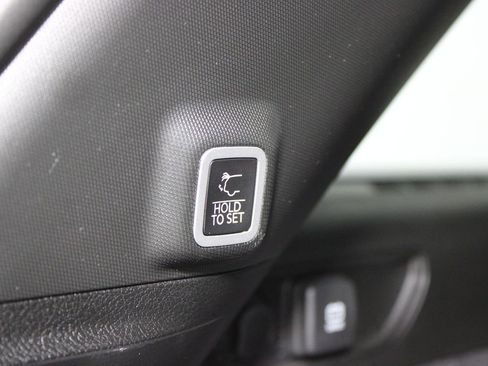 Used 2022 Jeep Grand Cherokee Overland w/ Luxury Tech Group IV image 35