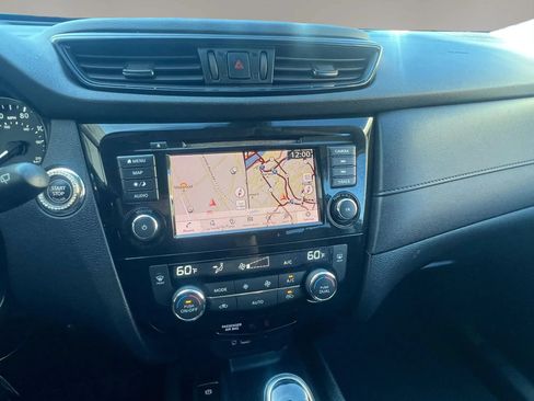 Used 2019 Nissan Rogue SV w/ Sun & Sound Touring Package AWD/4WD image 22