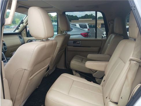 Used 2017 Ford Expedition Limited RWD image 8