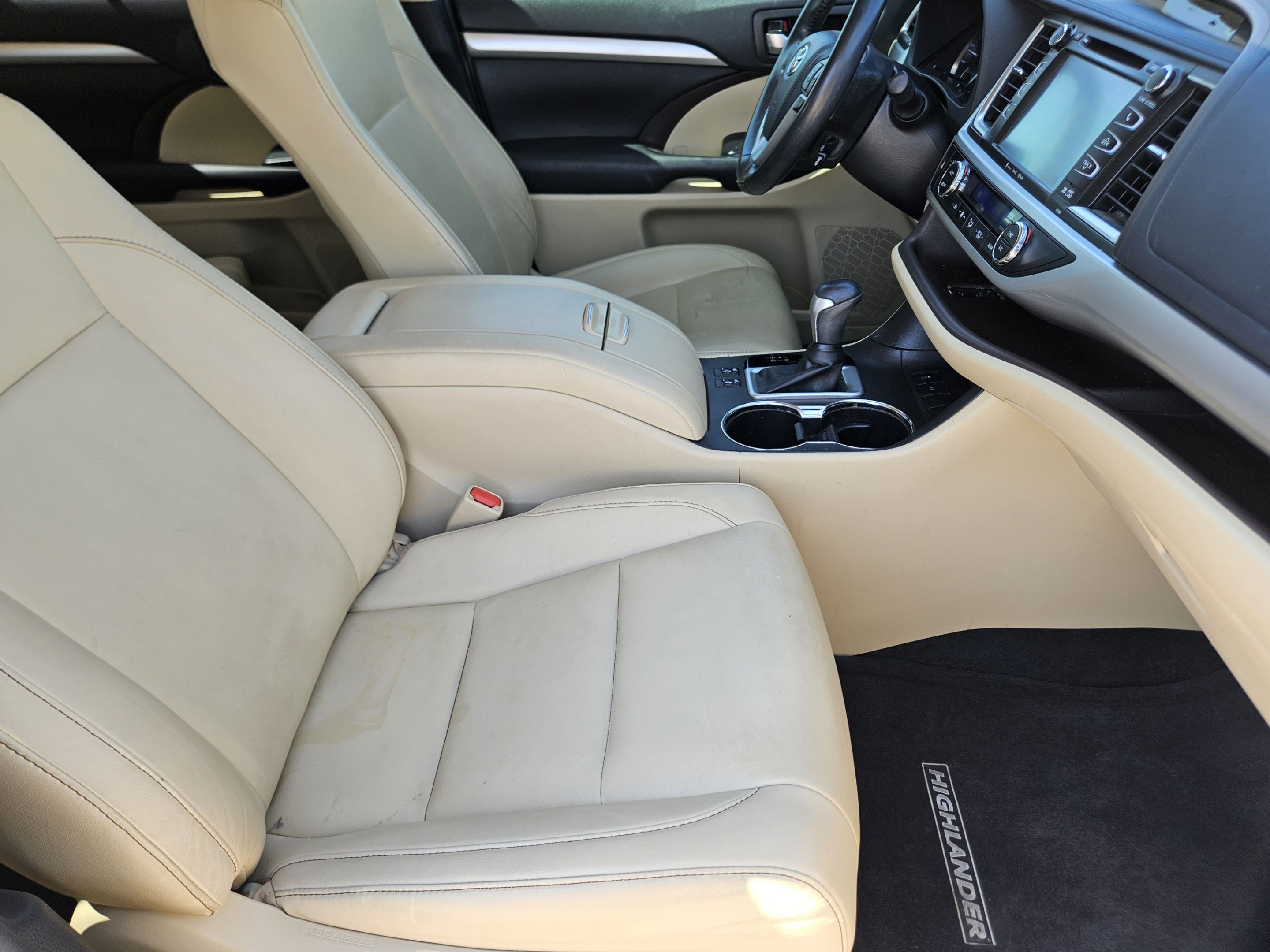 Used 2019 Toyota Highlander XLE FWD image 6