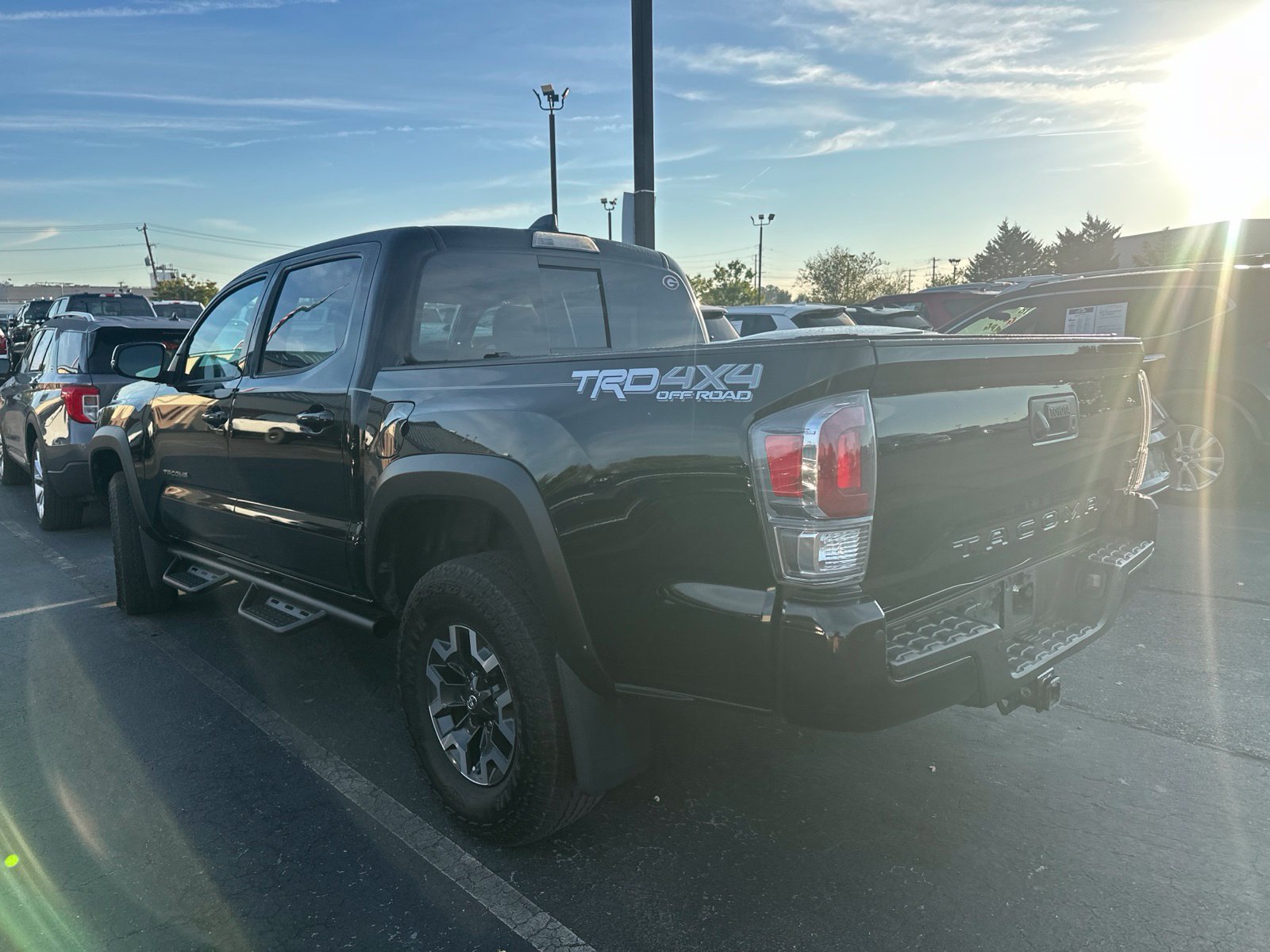 Used 2023 Toyota Tacoma TRD Off-Road w/ Technology Package AWD/4WD image 4