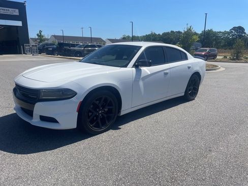 Used 2022 Dodge Charger SXT w/ Blacktop Package image 10