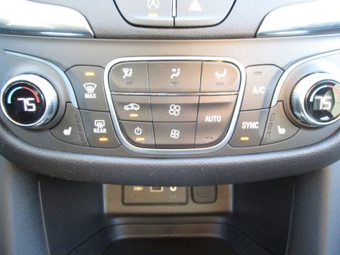 Used 2024 Chevrolet Equinox LT image 24