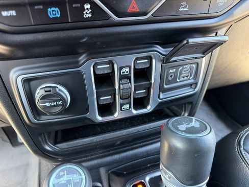 Used 2023 Jeep Wrangler Unlimited Sahara AWD/4WD image 27