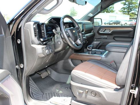 Used 2024 Chevrolet Silverado 1500 High Country w/ Technology Package AWD/4WD image 11