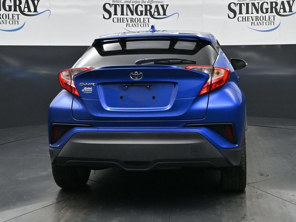 Used 2021 Toyota C-HR XLE FWD image 6