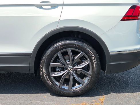 Certified 2024 Volkswagen Tiguan SE AWD/4WD image 15