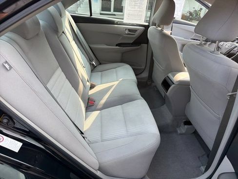 Used 2017 Toyota Camry LE FWD image 27