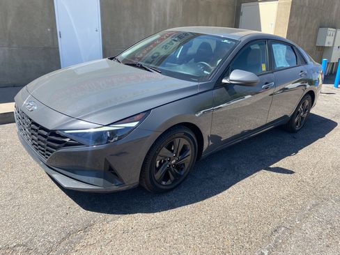 Used 2023 Hyundai Elantra SEL FWD image 6