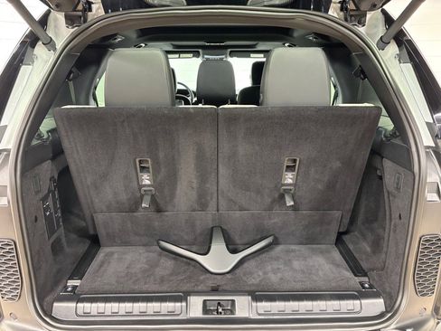 Used 2023 Land Rover Discovery S R-Dynamic image 44