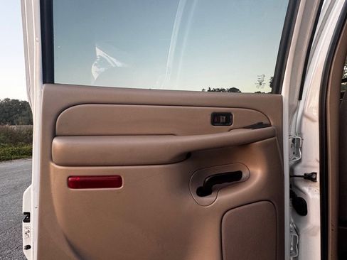 Used 2004 Chevrolet Silverado 3500 2WD Crew Cab w/ Heavy-Duty Power Package image 11