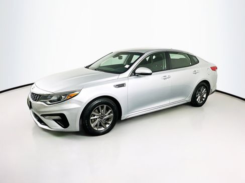 Used 2020 Kia Optima LX image 4