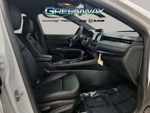 New 2026 Jeep Compass Latitude image 9