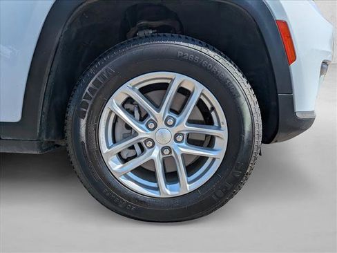 Used 2024 Jeep Grand Cherokee L Laredo AWD/4WD image 21