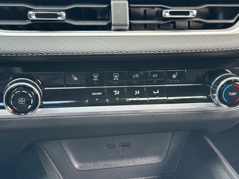 Used 2026 Chevrolet Equinox LT w/ Safety and Technology Package image 30