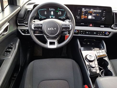 Used 2023 Kia Sportage LX image 11